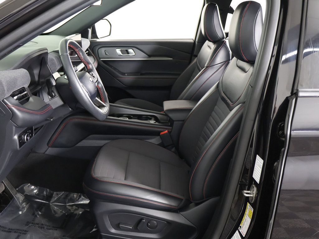 Used 2025 Ford Explorer ST-Line w/ ST-Line Street Pack AWD/4WD image 32