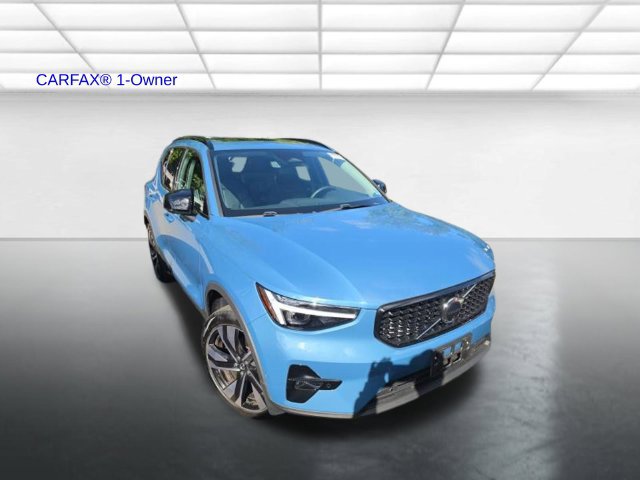 Used 2025 Volvo XC40 B5 Ultra AWD/4WD image 1