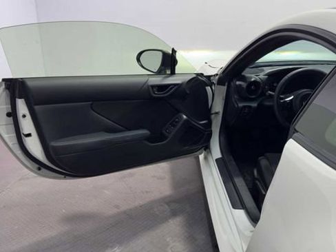 Used 2024 Toyota GR86 RWD image 10