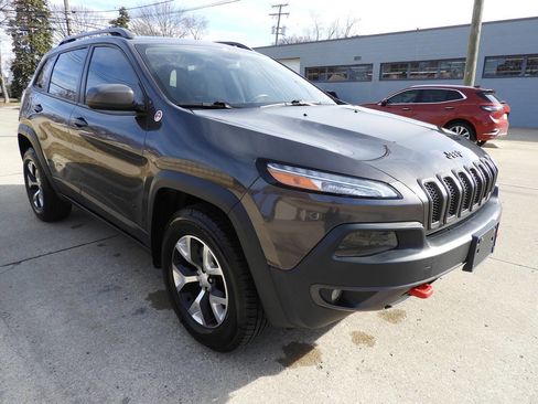 Used 2017 Jeep Cherokee Trailhawk w/ Cold Weather Group image 11