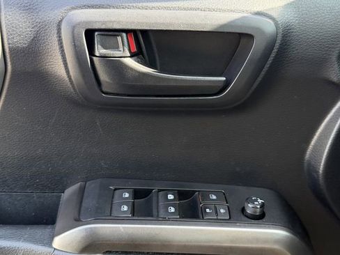 Certified 2019 Toyota Tacoma SR5 image 24