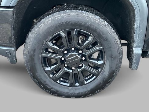 Used 2021 GMC Sierra 3500 Denali w/ Denali Black Diamond Edition image 18