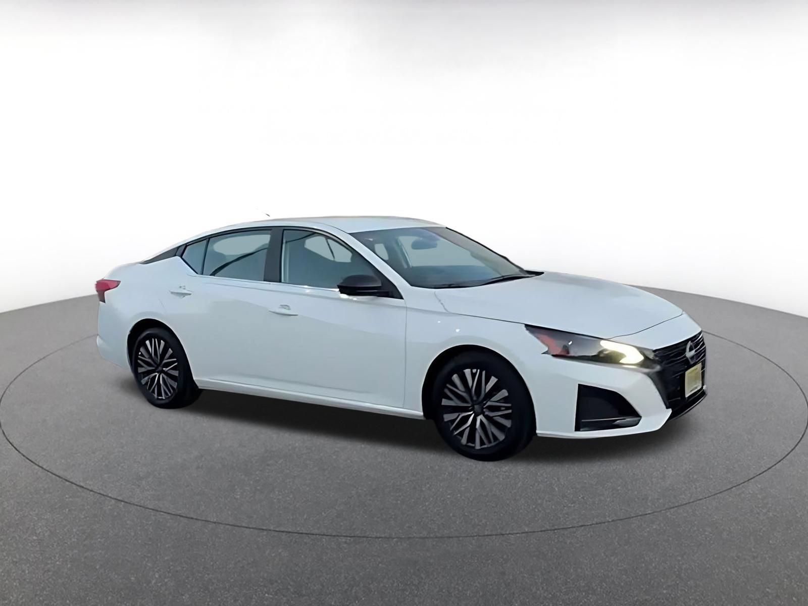 Used 2026 Nissan Altima 2.5 SV FWD image 2
