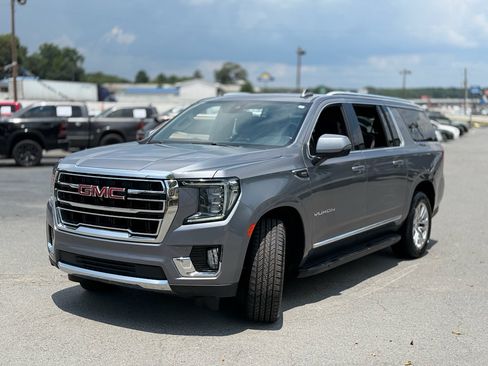 Used 2021 GMC Yukon XL SLT w/ SLT Luxury Plus Package AWD/4WD image 3