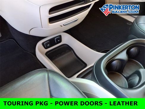 Used 2020 Chrysler Pacifica Touring-L image 26