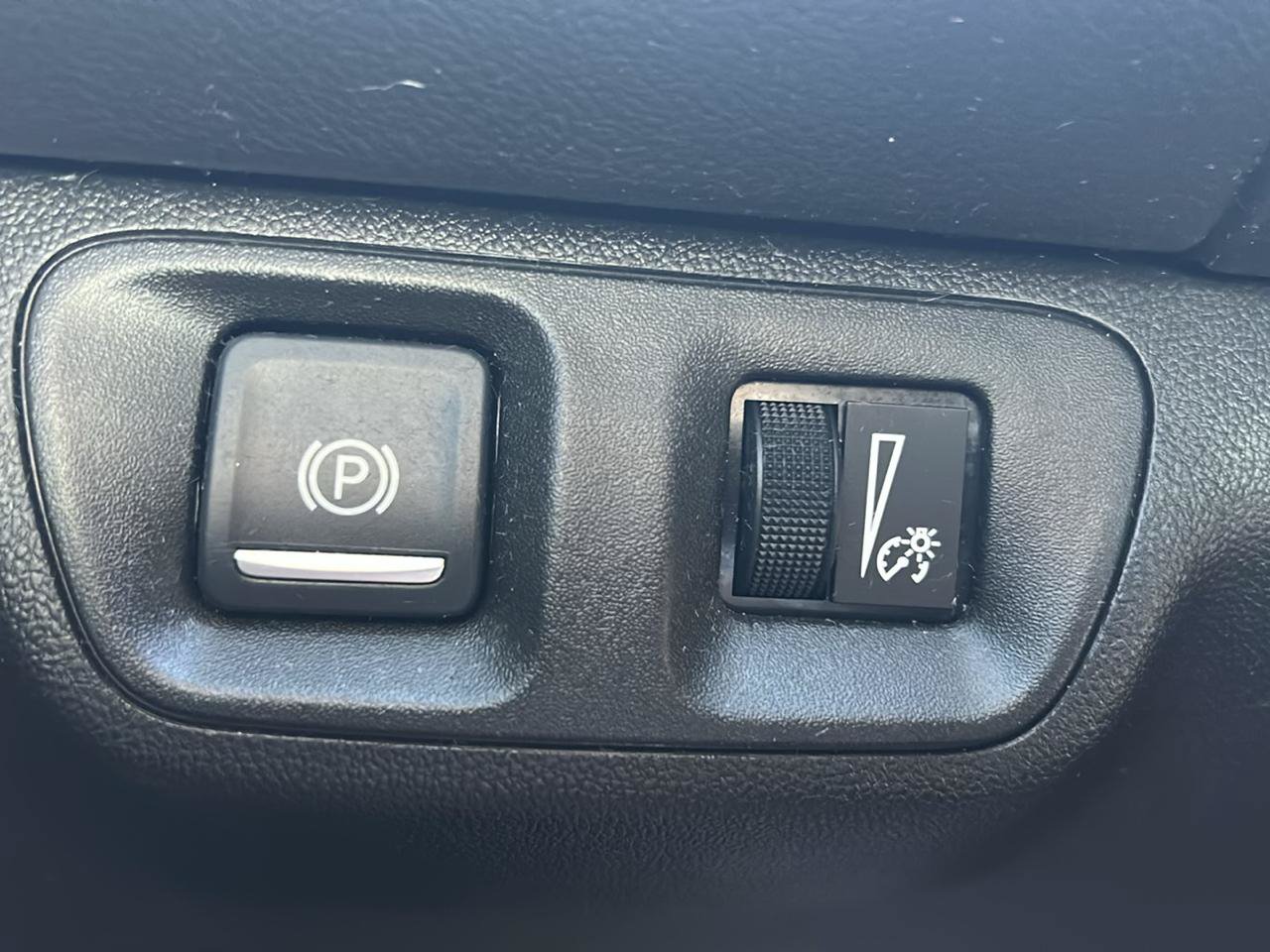 Used 2018 GMC Acadia SLT AWD/4WD image 10