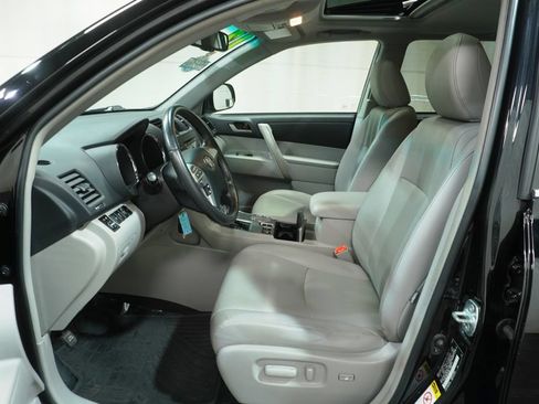 Used 2012 Toyota Highlander SE w/ Tow Pkg AWD/4WD image 13