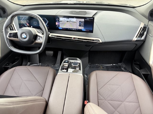 Used 2026 BMW iX xDrive45 w/ Premium Package AWD/4WD image 17