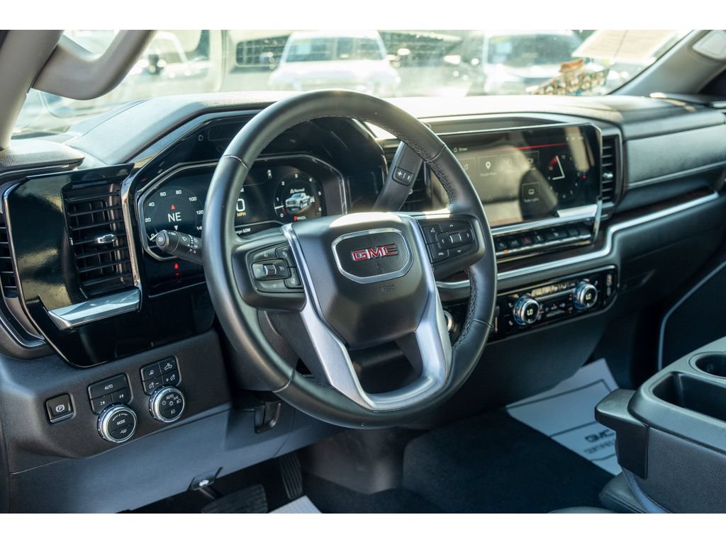 Used 2025 GMC Sierra 1500 SLT AWD/4WD image 11