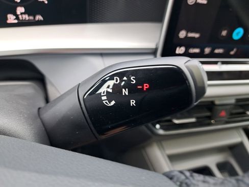 New 2025 Volkswagen Tiguan SE R-Line image 22