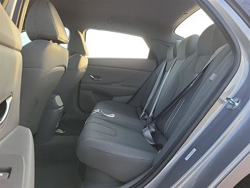 Used 2026 Hyundai Elantra Hybrid FWD image 7