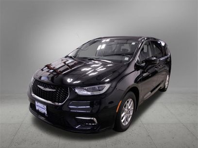 Used 2024 Chrysler Pacifica Touring-L