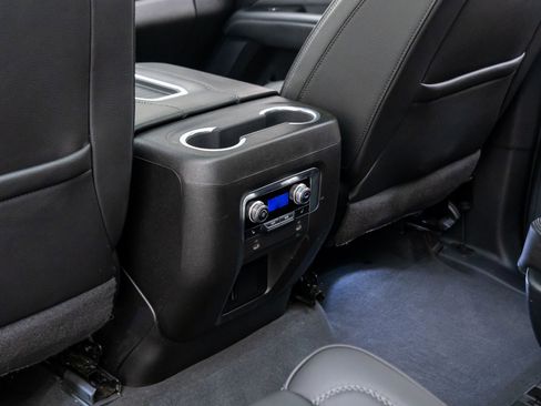 Used 2022 GMC Yukon Denali w/ Denali Premium Package image 19