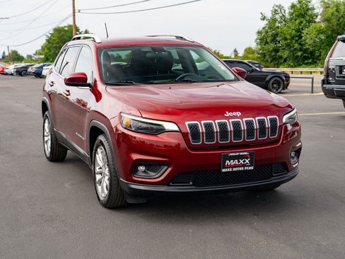 Used 2019 Jeep Cherokee Latitude w/ Popular Appearance Group FWD image 2