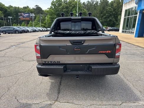 Used 2021 Nissan Titan PRO-4X w/ Pro-4x Convenience Package AWD/4WD image 8