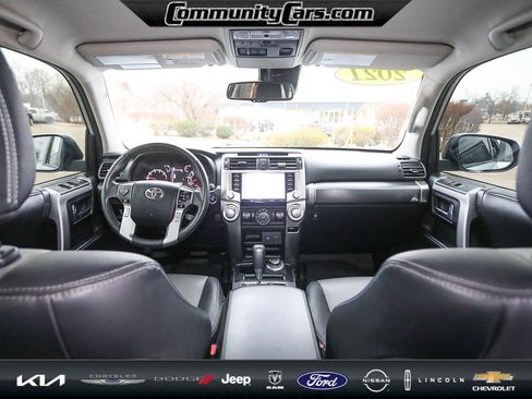 Used 2021 Toyota 4Runner SR5 Premium image 24