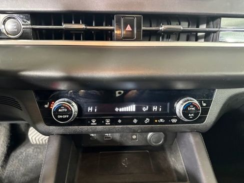 Used 2024 Mitsubishi Outlander SE image 23