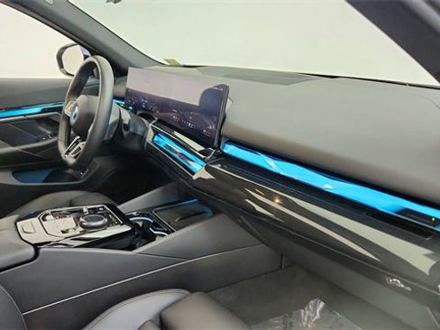 Used 2025 BMW i5 eDrive40i w/ M Sport Package image 21