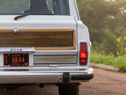 Used 1989 Jeep Grand Wagoneer AWD/4WD image 68