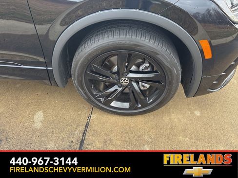 Used 2023 Volkswagen Tiguan SE R-Line image 53