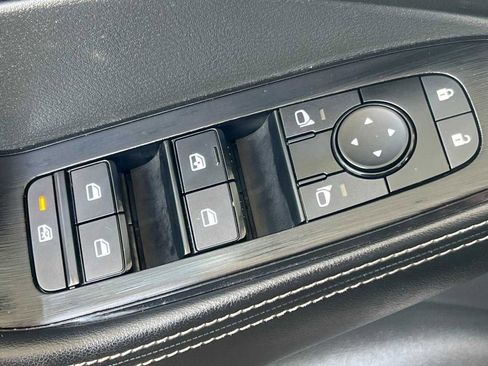 Used 2023 Nissan Rogue SV w/ SV Premium B Package image 11