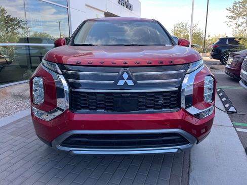 New 2025 Mitsubishi Outlander SE image 2