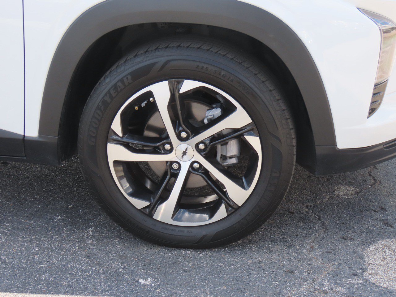 Used 2025 Chevrolet Trax RS w/ Sunroof Package FWD image 9