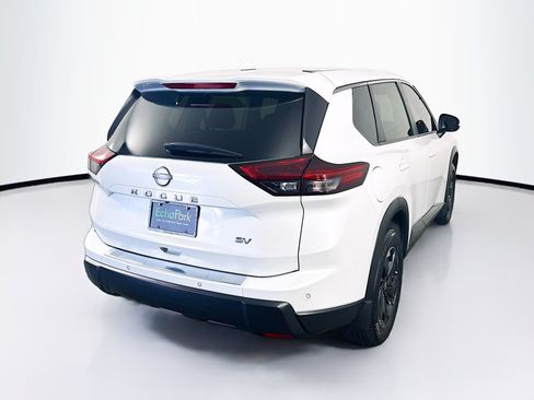 Used 2024 Nissan Rogue SV FWD image 9