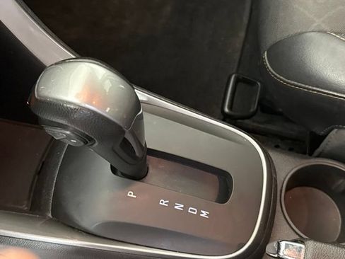 Used 2019 Chevrolet Trax LT w/ LT Convenience Package FWD image 23