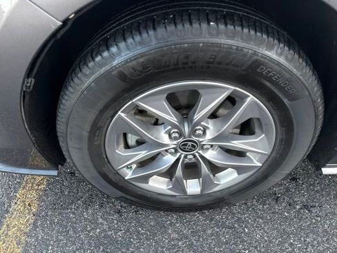 Used 2021 Toyota Sienna XLE image 14