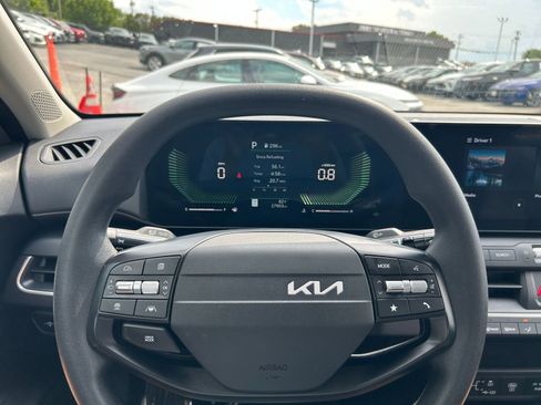 Used 2025 Kia K4 FWD image 29