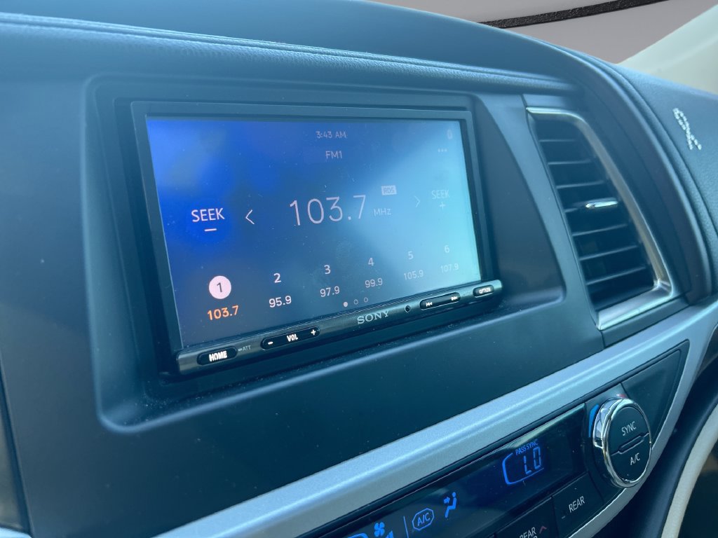 Used 2016 Toyota Highlander Limited FWD image 23