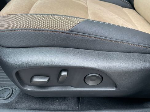 Used 2025 Chevrolet Equinox ACTIV w/ Convenience Package III image 27