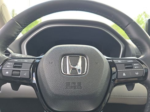 Used 2025 Honda Pilot Touring image 33