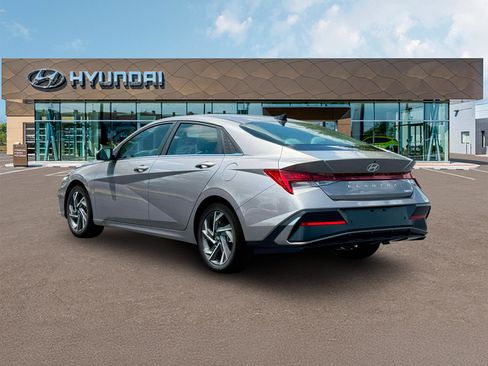 New 2025 Hyundai Elantra Limited FWD image 5