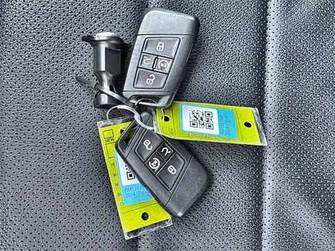 Used 2024 Volkswagen Tiguan SEL R-Line image 38