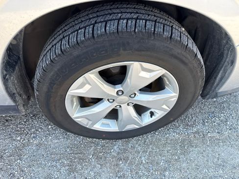 Used 2015 Subaru Forester 2.5i w/ Alloy Wheel Package AWD/4WD image 5