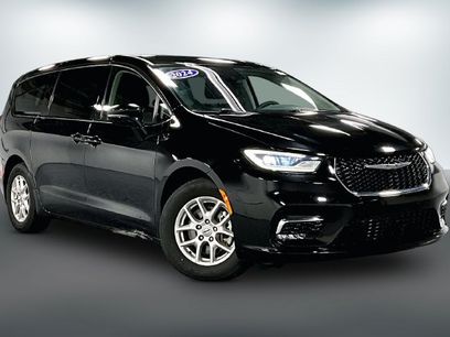 Used 2024 Chrysler Pacifica Touring-L
