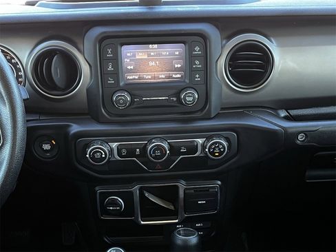 Used 2020 Jeep Gladiator Sport image 15