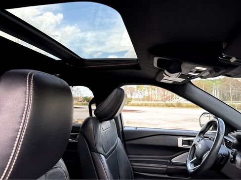 Used 2020 Ford Explorer ST w/ ST Street Pack image 9