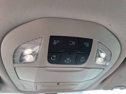 Used 2019 Chrysler Pacifica Touring Plus FWD image 12