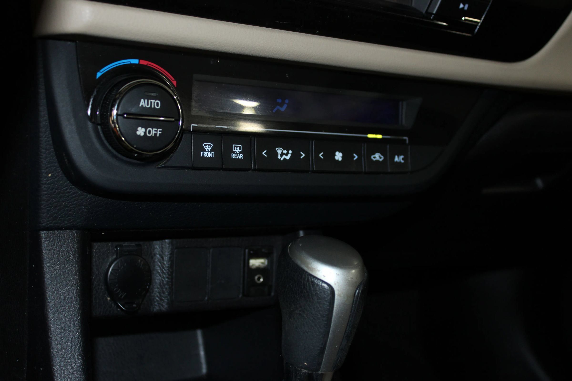 Used 2016 Toyota Corolla LE FWD image 15