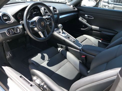 Used 2024 Porsche 718 Boxster RWD image 10