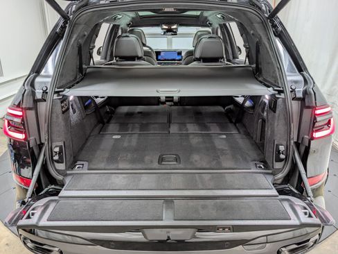 Used 2024 BMW X7 xDrive40i w/ M Sport Package image 25