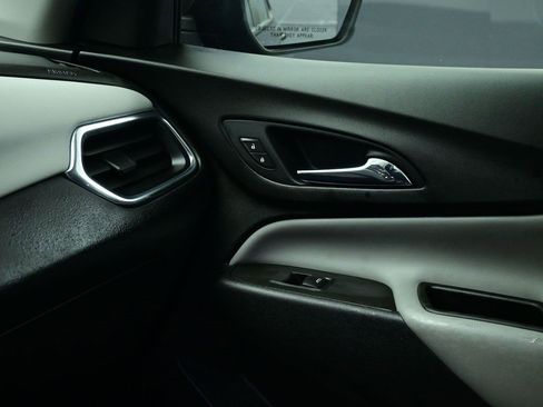 Used 2021 Chevrolet Equinox LS image 25
