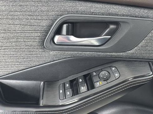 Used 2021 Nissan Rogue SV AWD/4WD image 19
