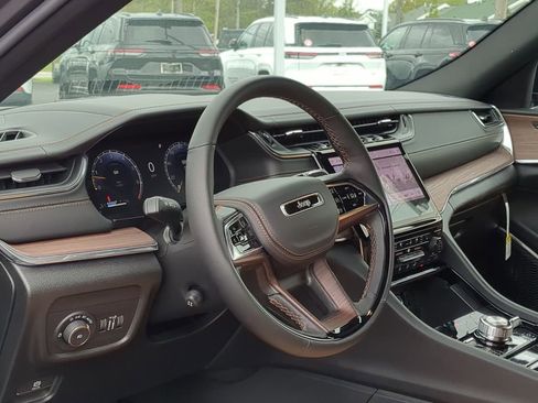 New 2025 Jeep Grand Cherokee L Summit image 2