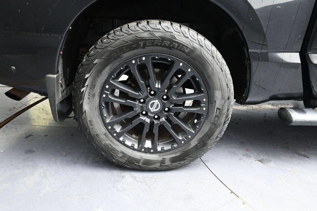 Used 2018 Nissan Titan SV AWD/4WD image 15