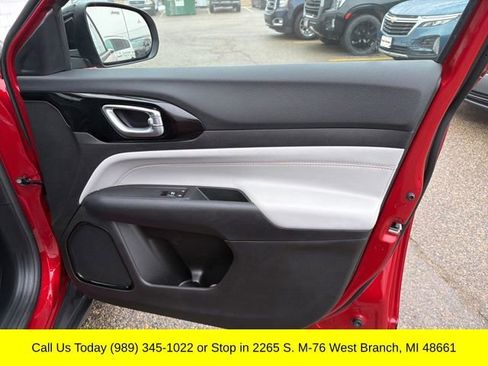 Used 2025 Jeep Compass Limited image 39