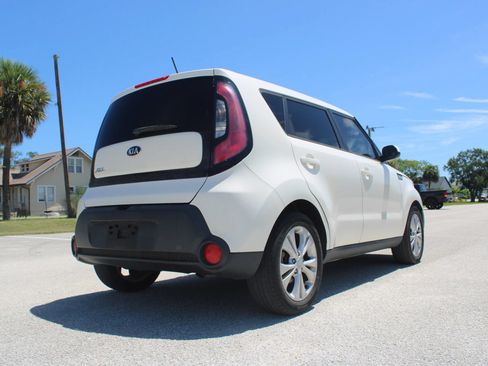 Used 2015 Kia Soul + FWD image 22